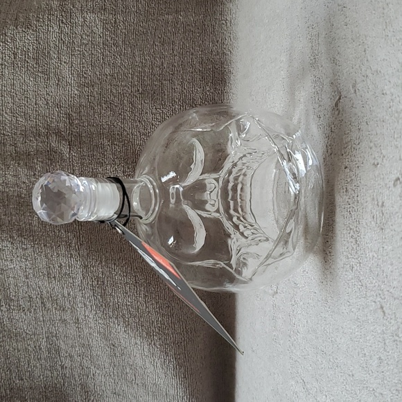 Foster and Rye Skull Decanter 750 ml - Picture 3 of 9